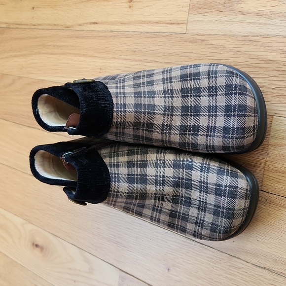 Alegria Sitka Ankle Boot - Picture 2 of 6